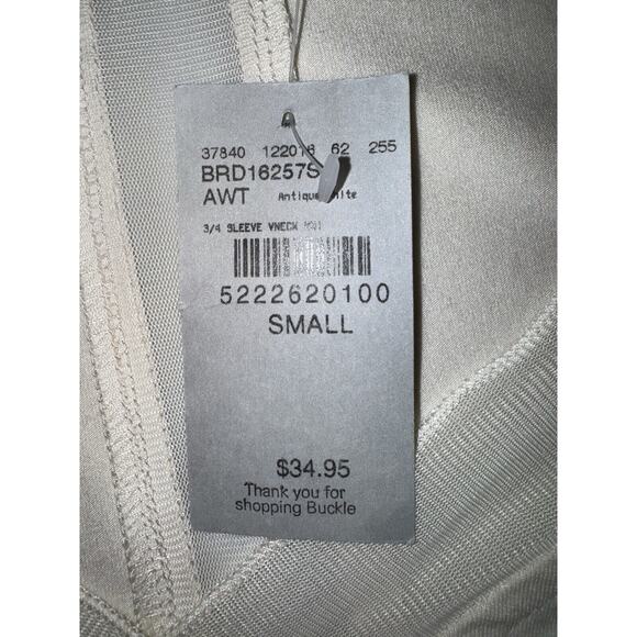 BKE Buckle Red Womens Antique White 3/4 Sleeve V-Neck Top Blouse Size Small, NEW - Picture 5 of 7